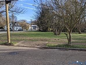 4th image of 502 Grove Ave