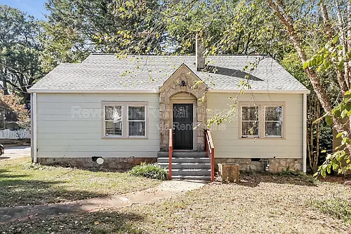 371 Haas Ave SE Photo 1