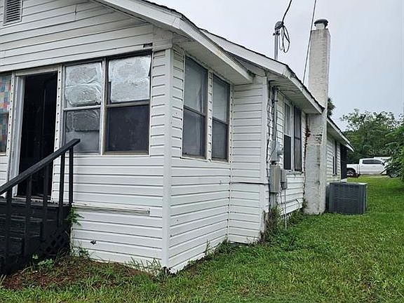 3rd image of 613 NE 8TH AVENUE