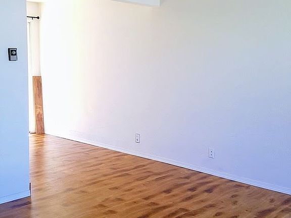 3rd image of 883 SE 11th Ave APT 09
