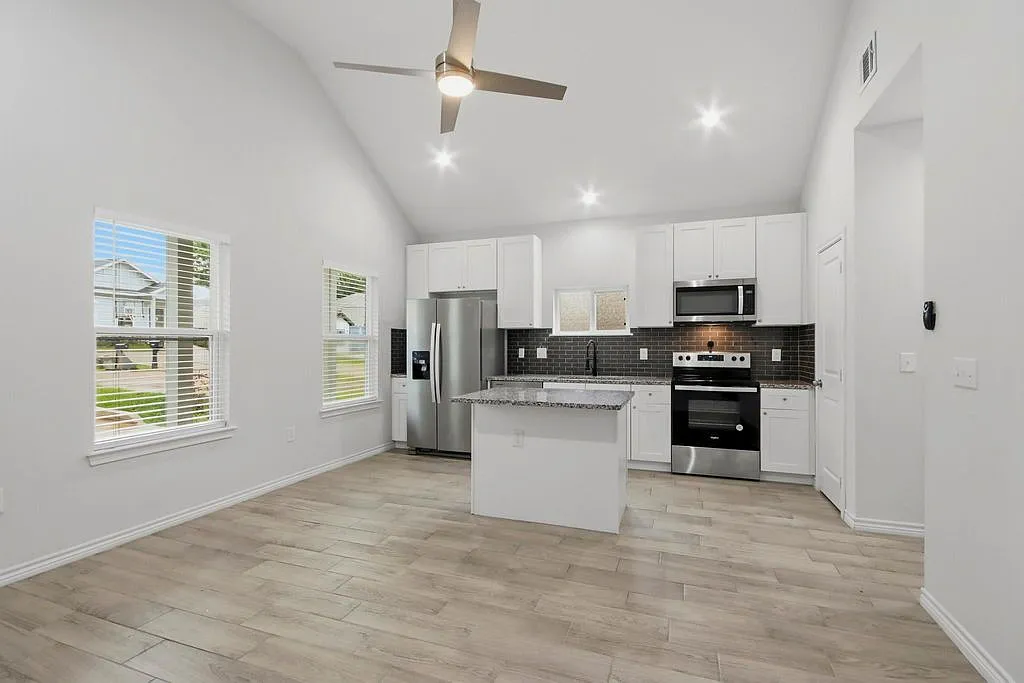 3 bed, 2.0 bath, $1,700 — Photo 1