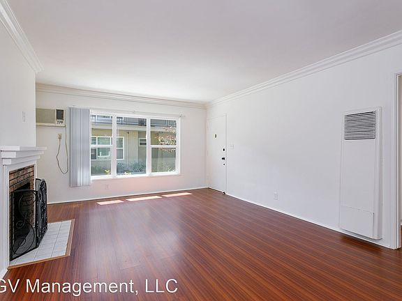 3rd image of 1001 W Huntington Dr APT C