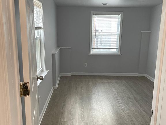 2nd image of 911 N 15th St Floor 3