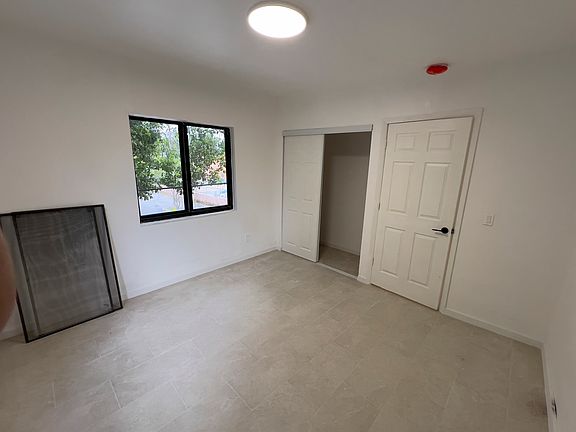 4th image of 418 NW 9th Ave #1