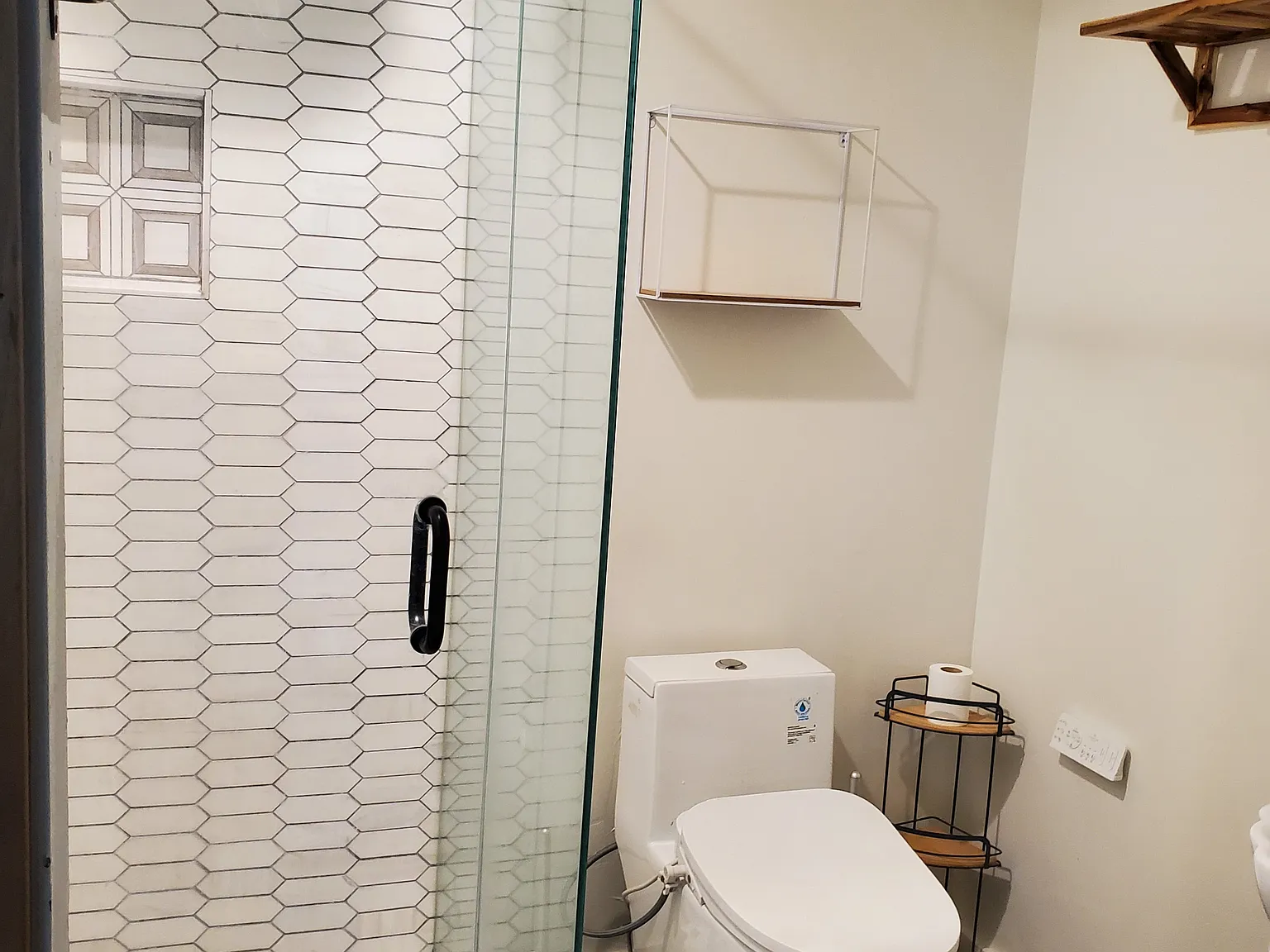 Studio, 300 sqft, $900 — Photo 2