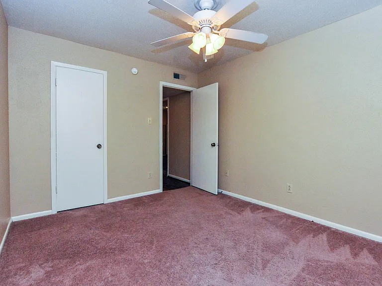 1418 Hillside Dr — Photo 9