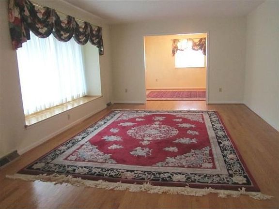 3rd image of 317 Cherrywood Dr