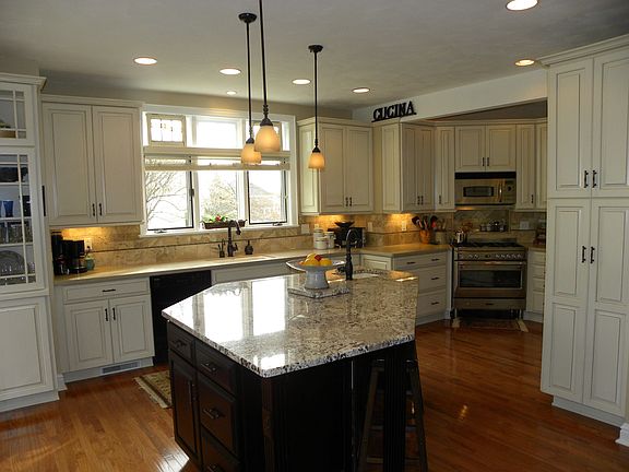 Granite-topped Island with Sink