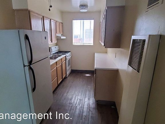2nd image of 4458 Woodman Ave APT 5