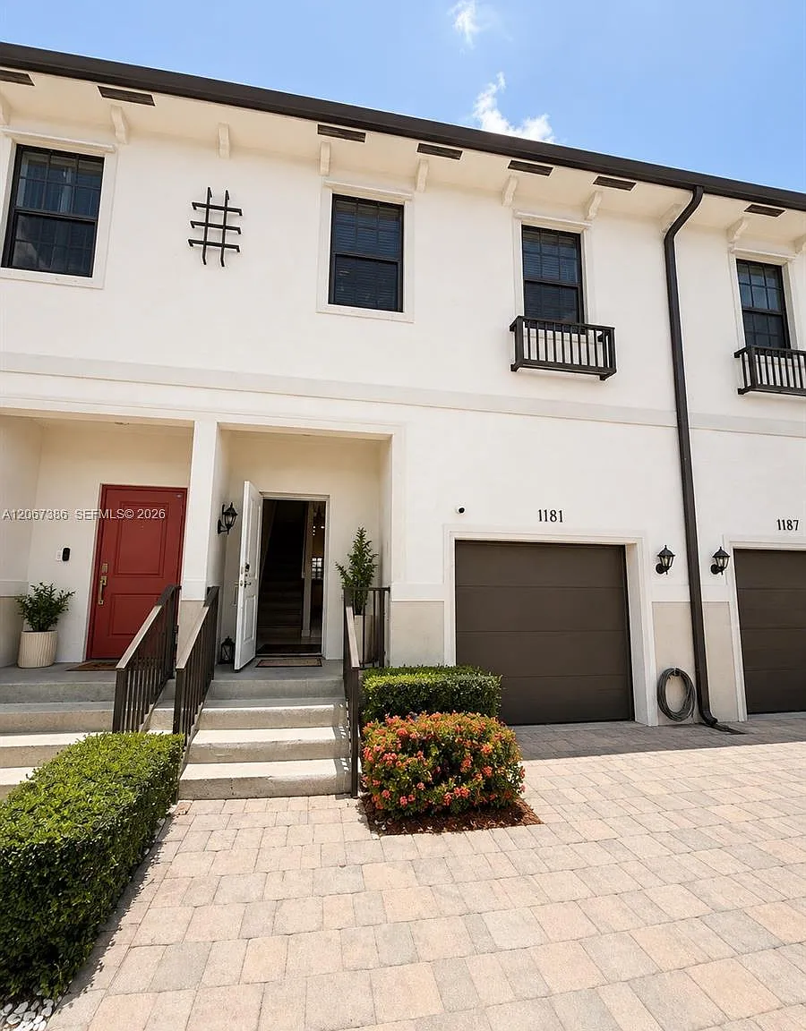 Regal Palm Subdivision — Photo 1