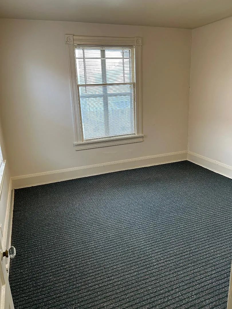 525 Livingston Ave NE — Photo 4