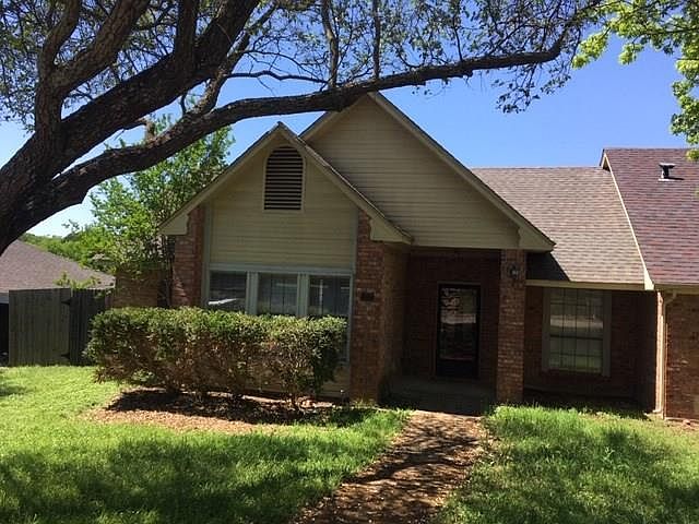 1st image of 813 Summit Dr