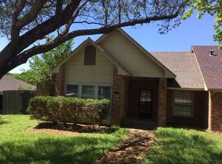 813 Summit Dr, Desoto, TX 75115