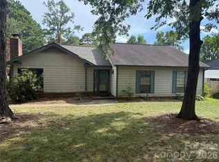 2147 Foxhunt Dr, Gastonia, NC 28054