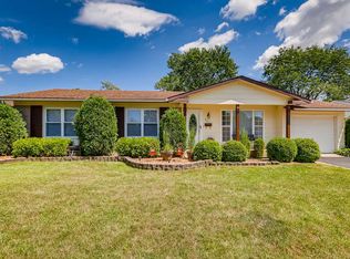 531 Stonehaven Ave, Elk Grove Village, IL 60007
