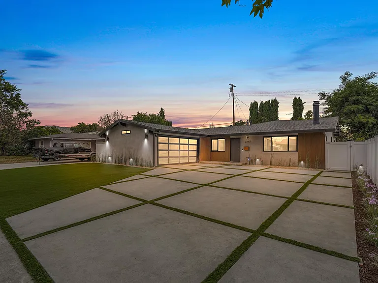 23807 Archwood St — Photo 1