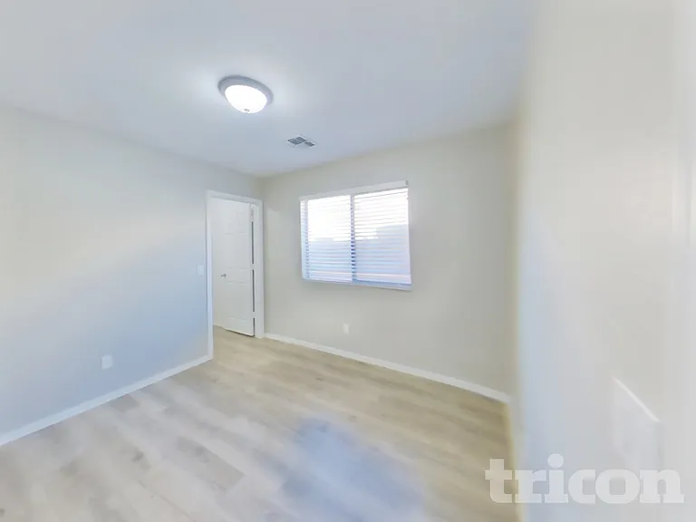 34113 N Alison Dr — Photo 10
