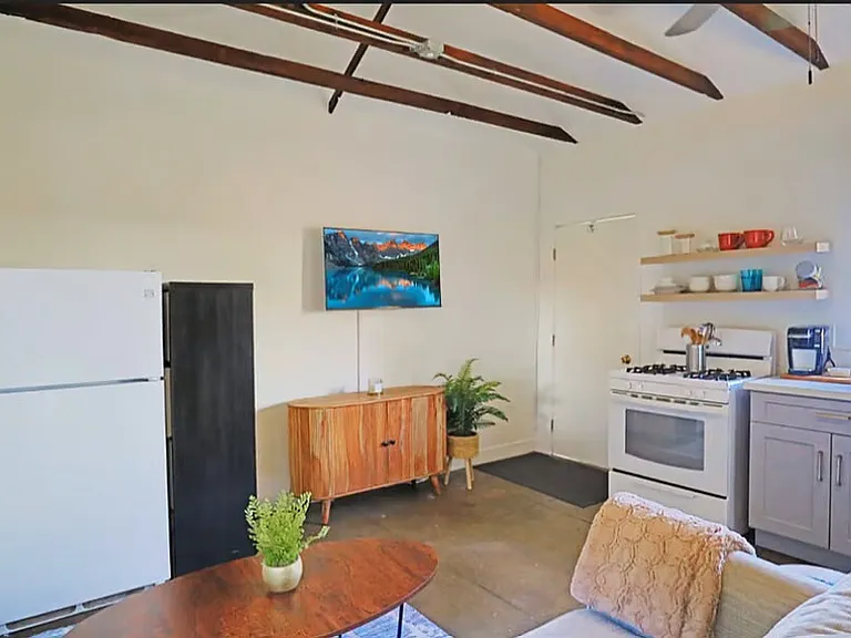 125 E Alvarado St — Photo 12