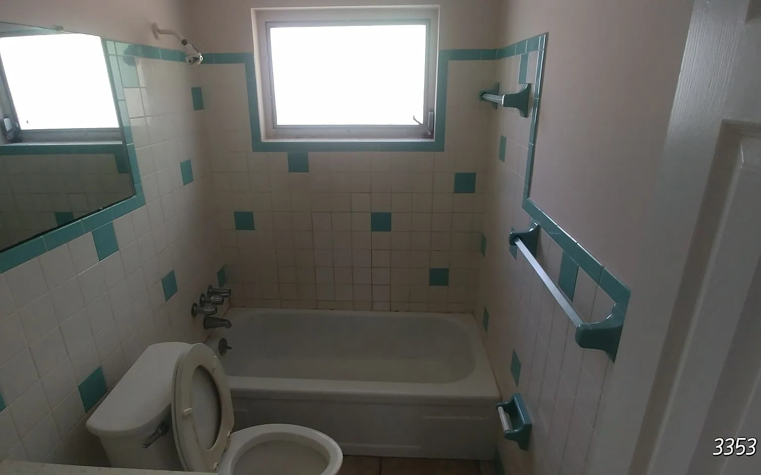 3 Bedroom 2 Bath 1 Car over sized garage — Photo 4