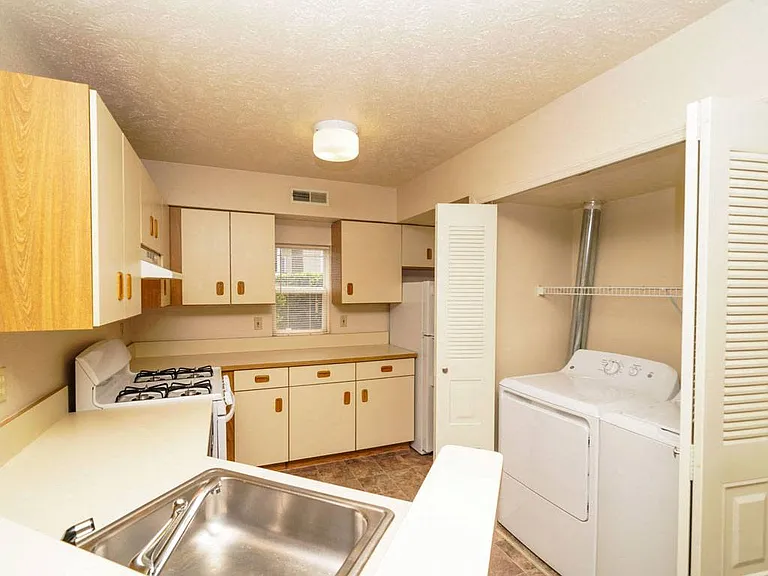 Hurwich Farms Apartments — Photo 53