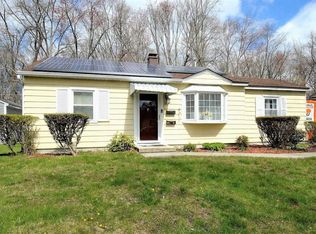39 Vics Ct, Albany, NY 12205