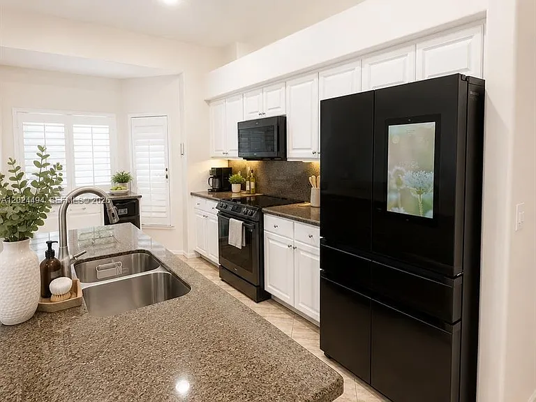 4938 SW 33rd Way — Photo 3