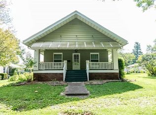 608 S Locust St, Pana, IL 62557