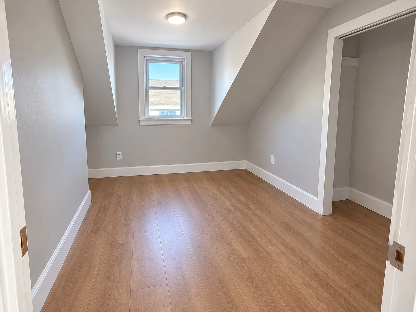 3 bed, 1000 sqft, $1,700 — Photo 4