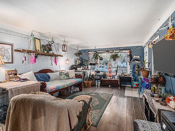 3rd image of 2725 Glendale Blvd