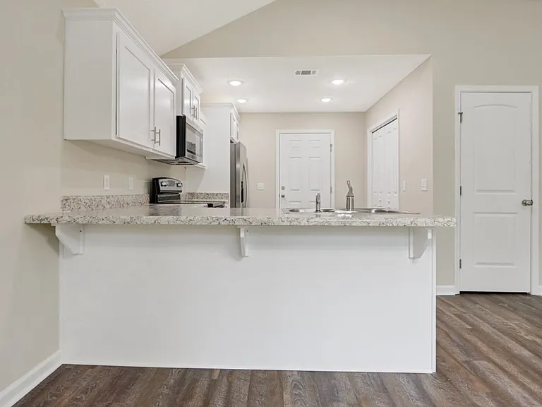 128 Villa Rd — Photo 10
