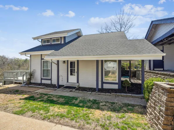 428 Down Hill Dr, Ballwin, MO 63021