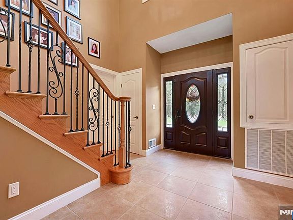 5th image of 254 Wilson Avenue