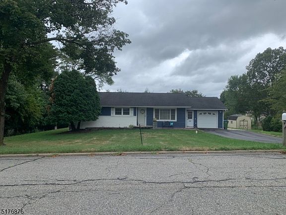 2nd image of 104 Sunnyview Ave E