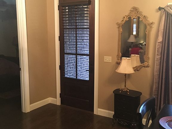 3rd image of 211 Crossridge Cir