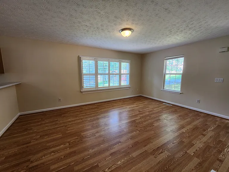 2635 Poplar Ln — Photo 12