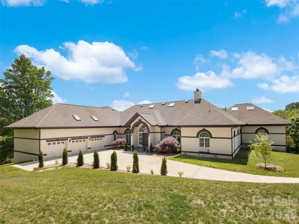 813 Rickel Dr, Hendersonville, NC 28739