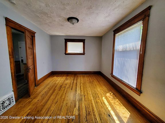 5th image of 144 E Barnes Ave