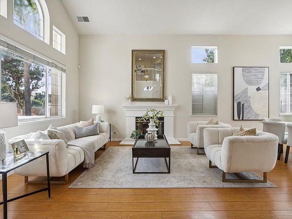 2nd image of 4911 Tuscany Cir