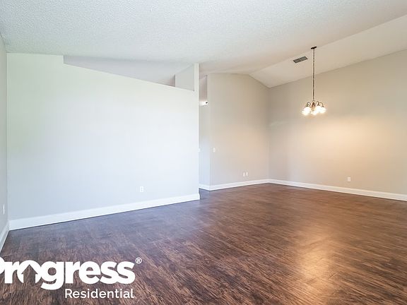 3rd image of 140 Hidden Springs Cir