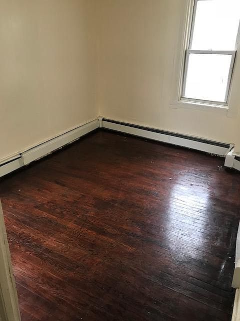 2nd image of 154 Cannon St #2