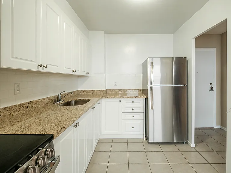 165 Barrington Ave — Photo 18