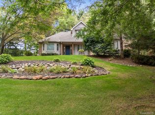 7747 Partridge Hill Dr, Brighton, MI