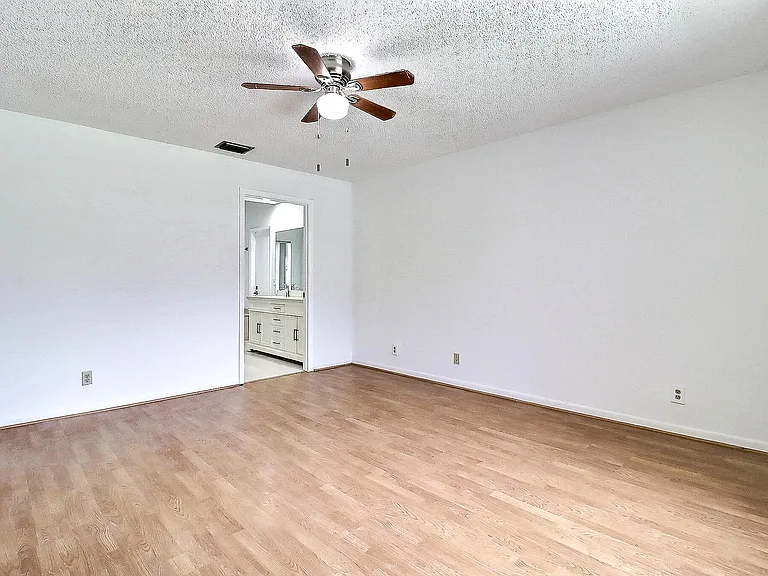 9401 Aegean Dr — Photo 16