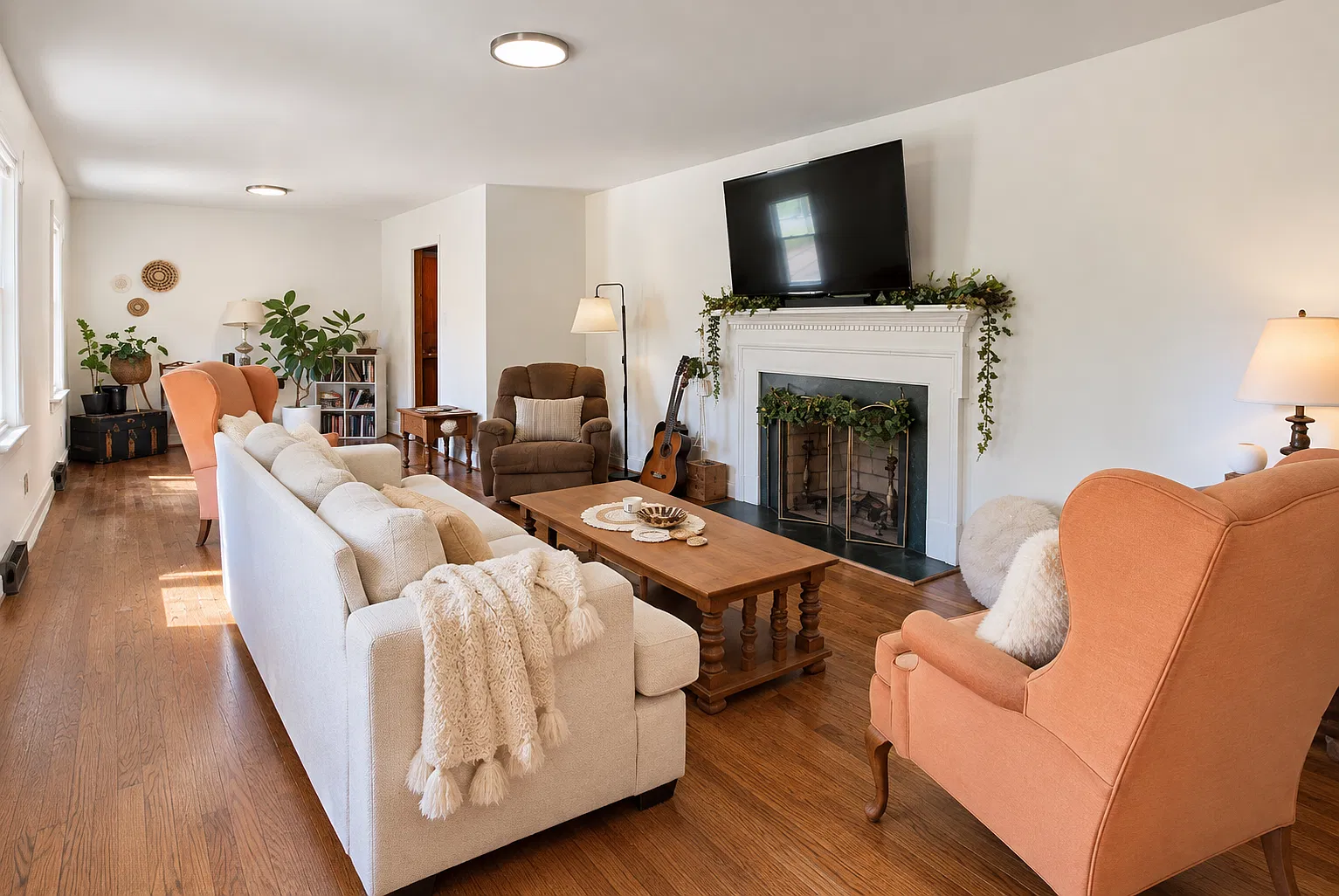 6 bed, 3242 sqft, $2,450 — Photo 3