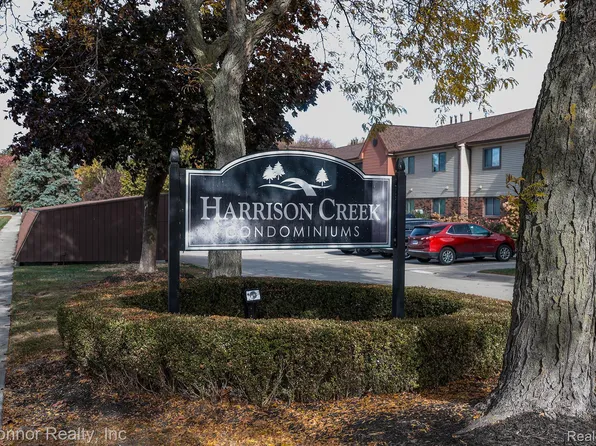 38683 Harrison Creek Ct, Harrison Township, MI 48045