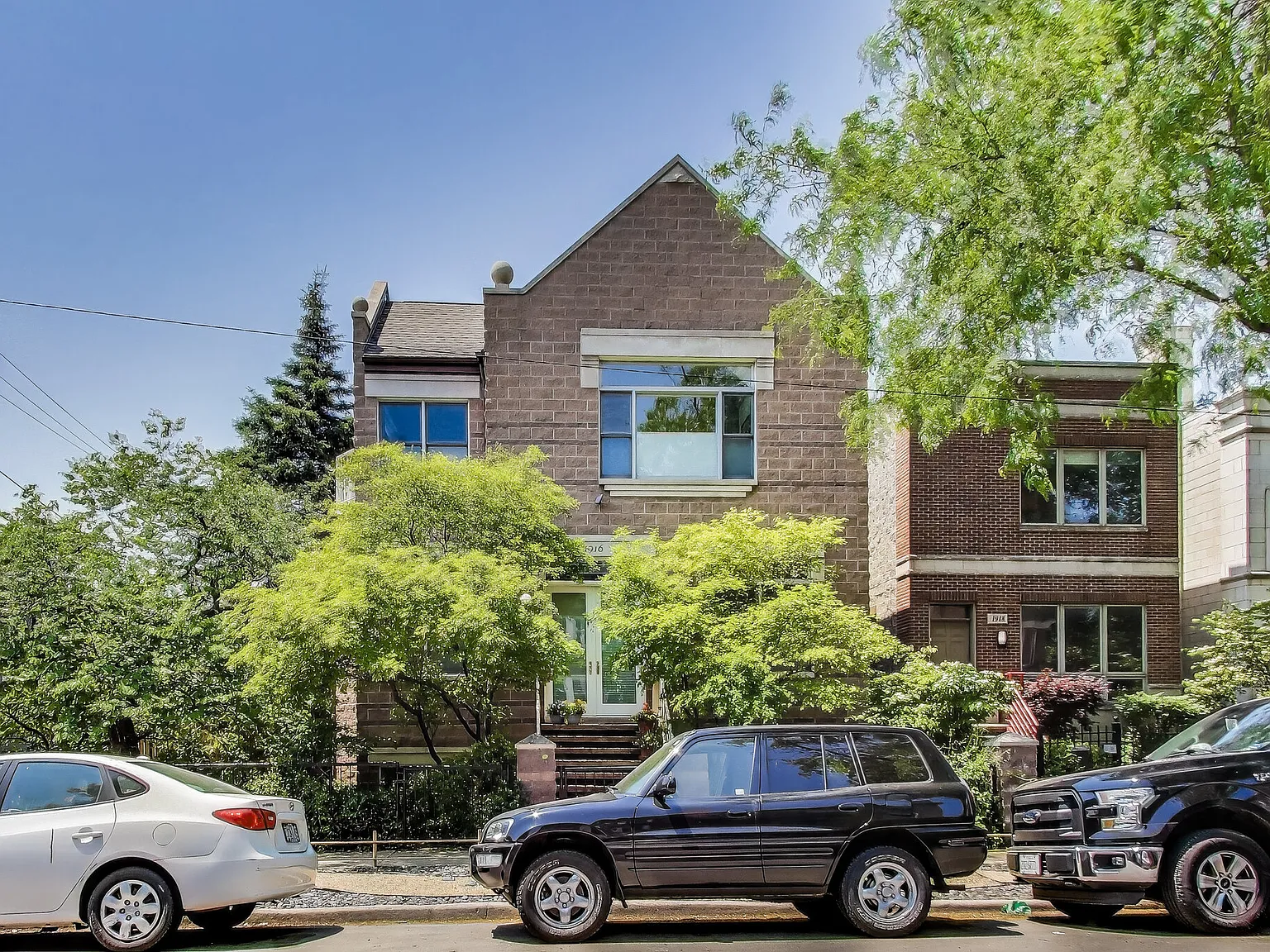 3 bed, 2.5 bath, 2448 sqft, $6,100 — Photo 3