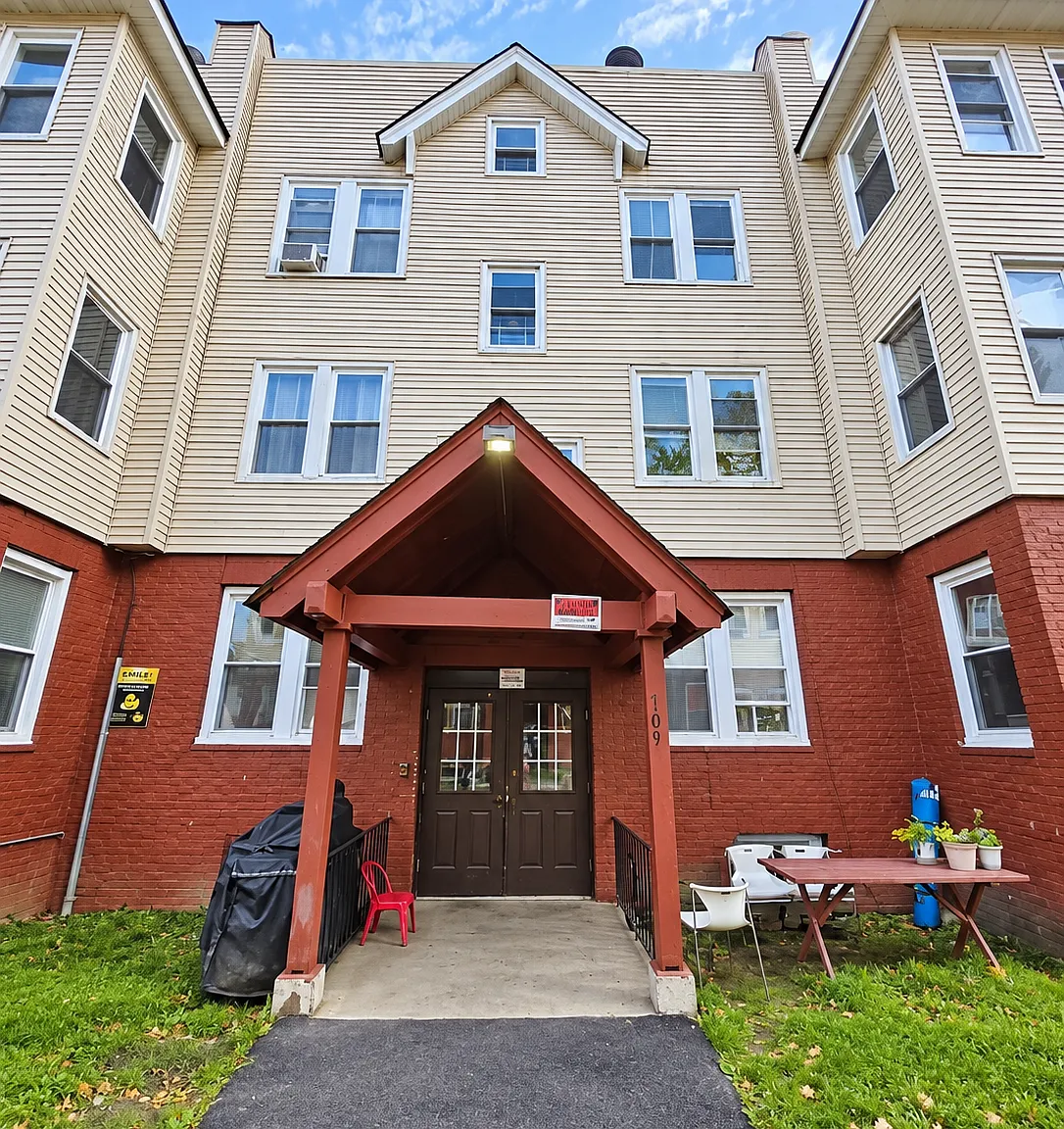 3 bed, $2,475 — Photo 1