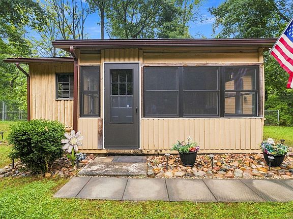 2nd image of 7275 Cottage Ln