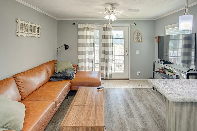 2 bed, 1.0 bath, 784 sqft, $1,000 — Photo 1