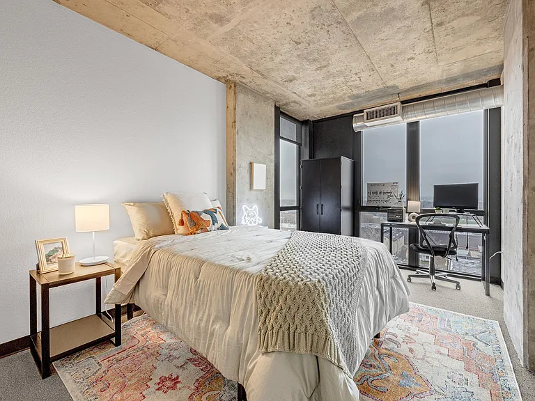 Vista Student Living- Rent by the Room — Photo 9